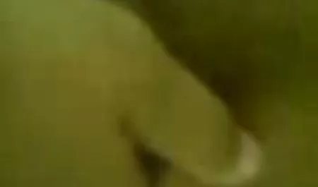 الفتاة بجانب انفجار الديك في سكس عرب في السياره R