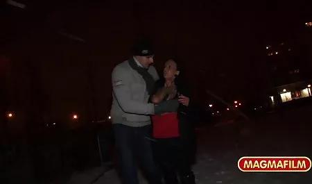 بجوار اطياز بنات عرب الطفل ، ومن ثم ابتلاع ببطء