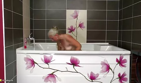 شهدت ساكس العرب الشباب المياه من جارتي الفتيات